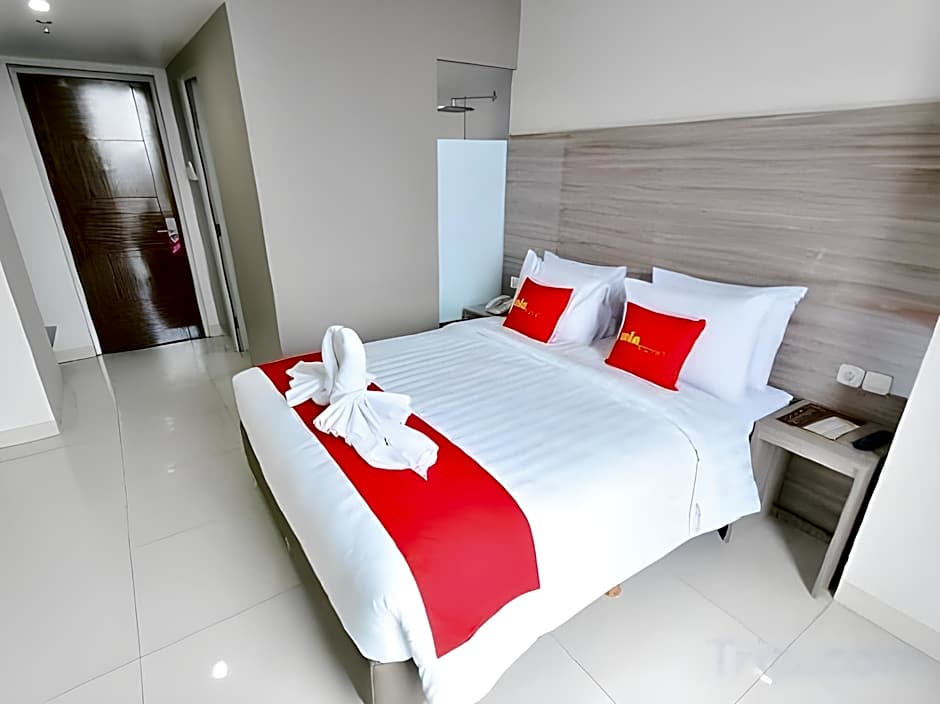 Photo 1 of 4 of Deluxe 1 Queen Bed