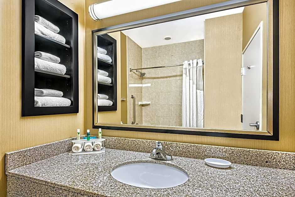 Holiday Inn Express & Suites Cotulla By IHG