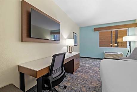 1 King Bed, Ocean View Room, Non-Smoking