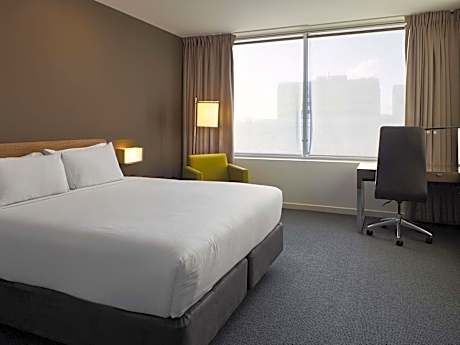 Deluxe King Room with City View