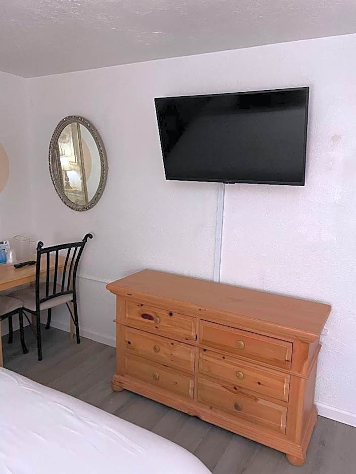 Pink Champagne Motel