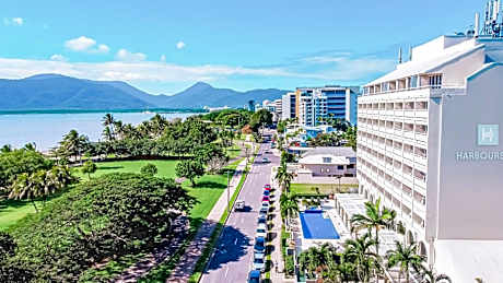 Cairns Harbourside Hotel