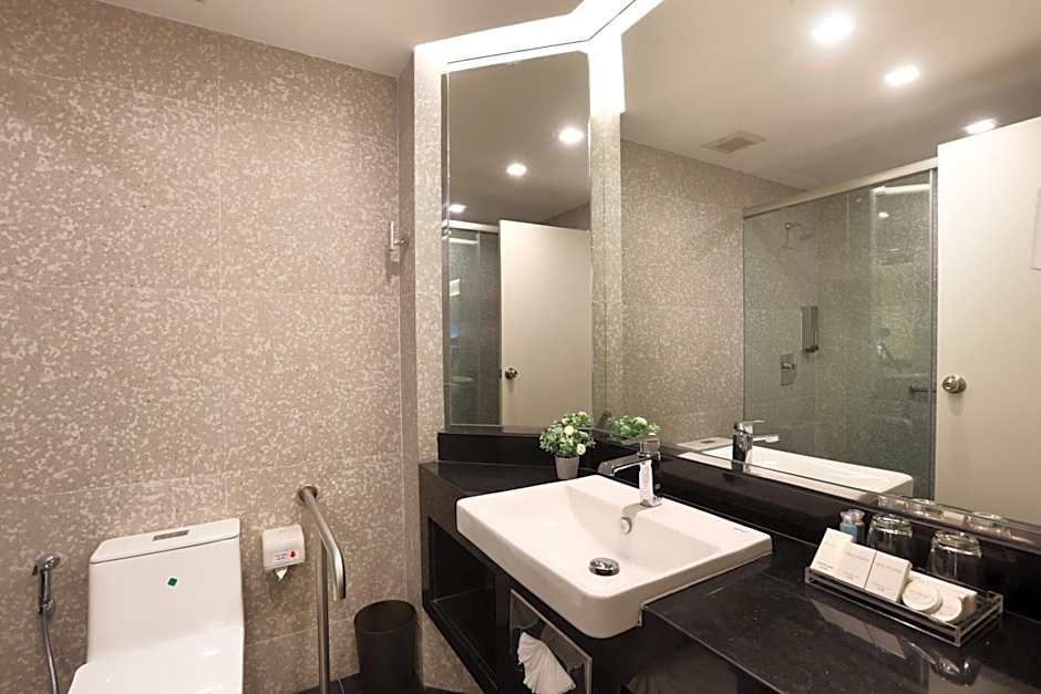 Lee Gardens Plaza Hotel - SHA Plus