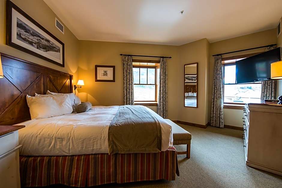 The Lodge at Mountaineer Square, A Vail Resorts Property