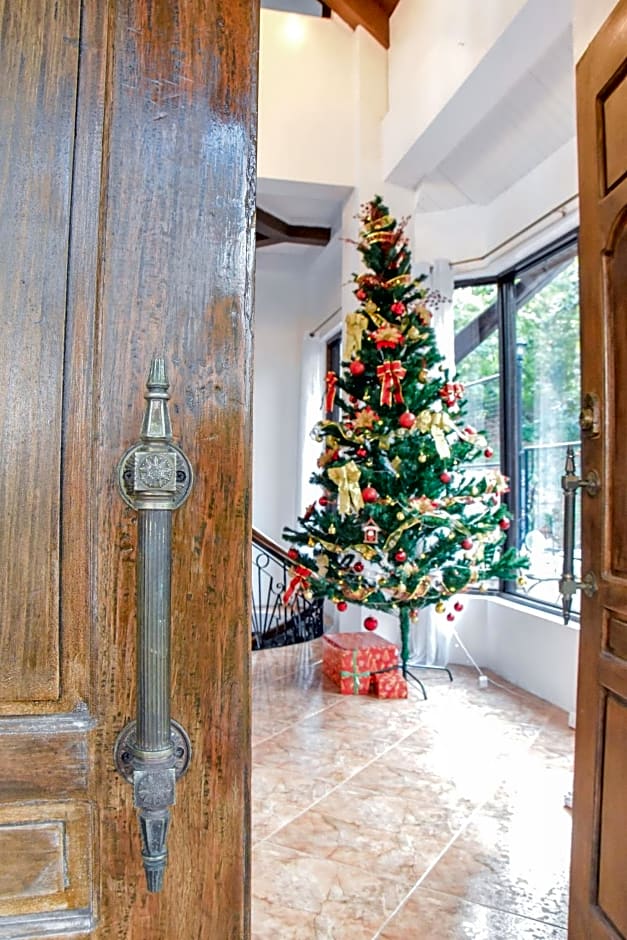 El Castillo Bed and Breakfast