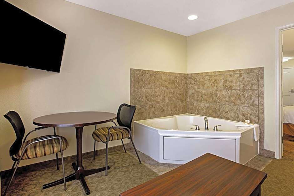 La Quinta Inn & Suites by Wyndham Bismarck