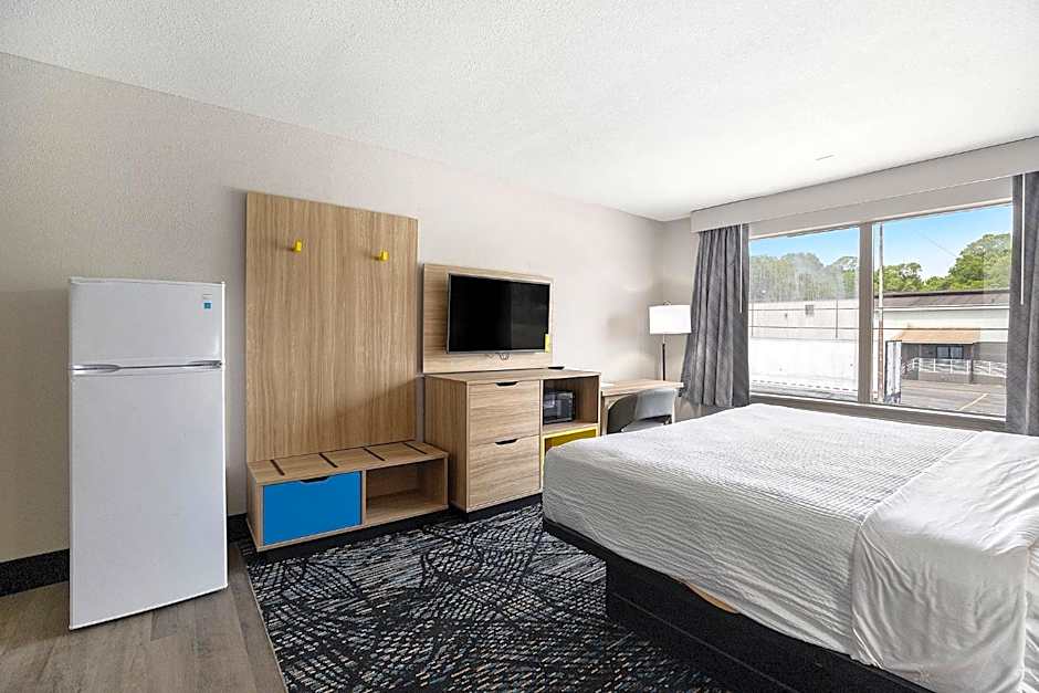Days Inn & Suites by Wyndham Norton Shores/Muskegon
