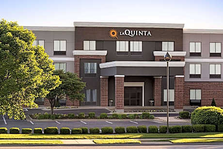 La Quinta Inn & Suites by Wyndham Springfield Airport/Rte 66