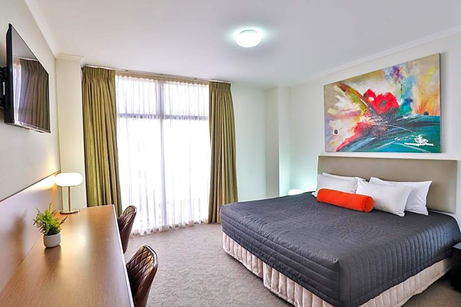 Indulge Apartments - Ontario