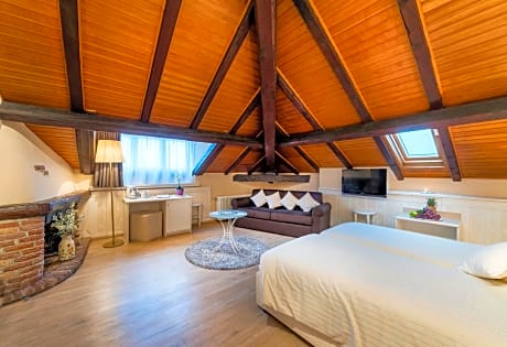 Family Room with Lake View