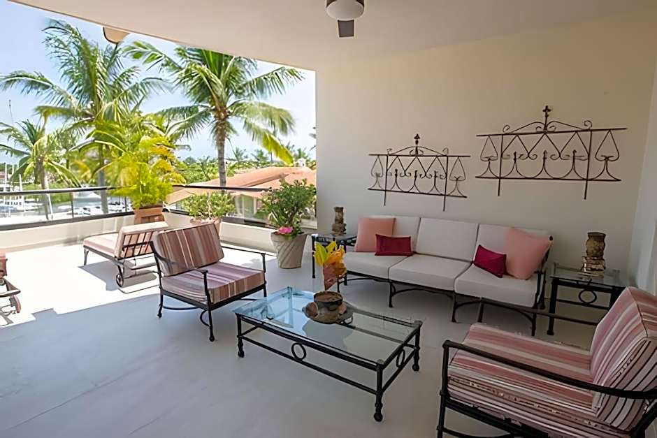 Grand Marina Villas
