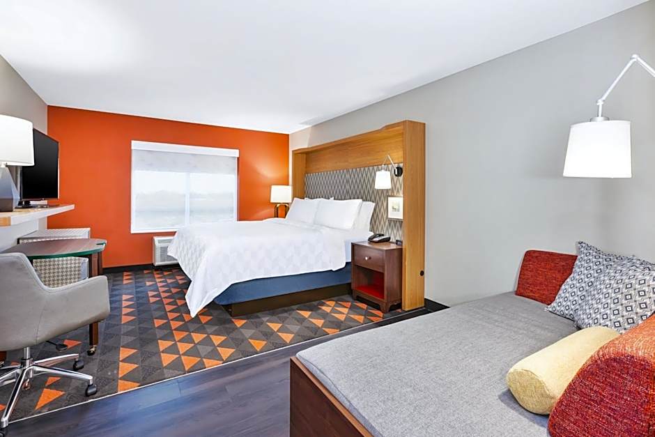 Holiday Inn & Suites Toledo Southwest - Perrysburg by IHG