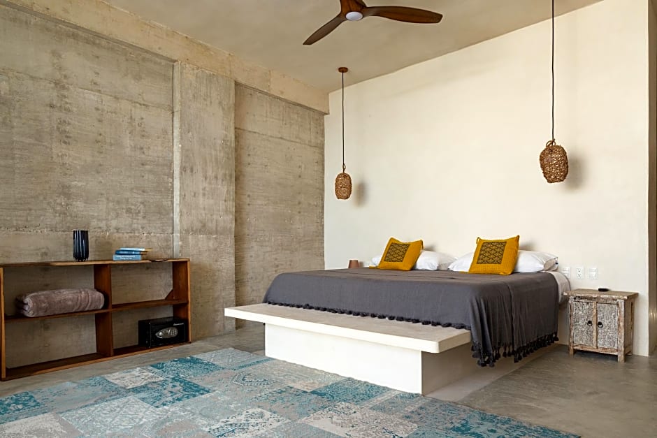 Photo 1 of 18 of Deluxe 1 King Bed, Ocean front, Balcony