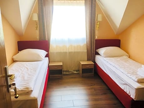 Quadruple Room with Two Bedrooms and Private External Bathroom