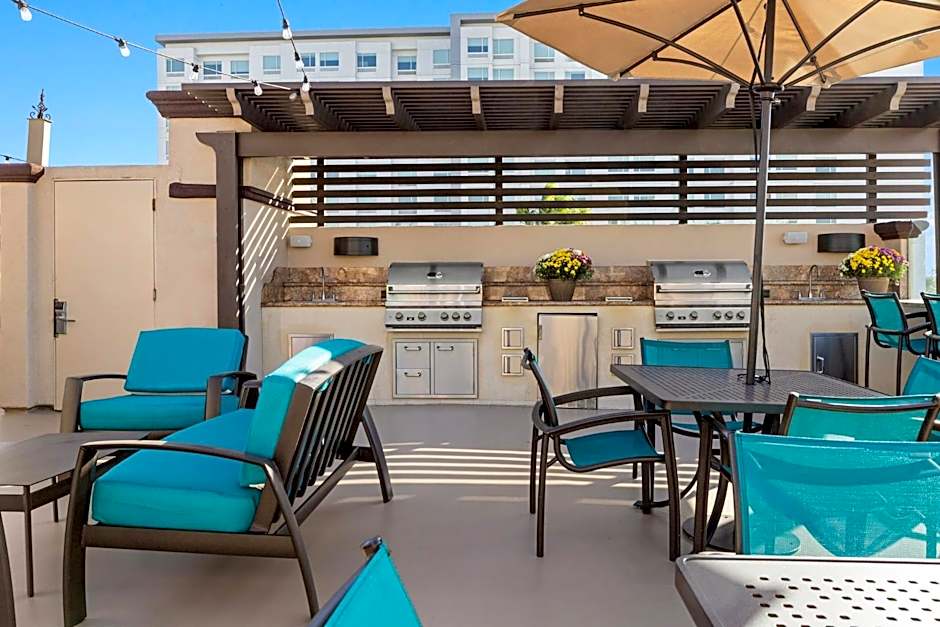 Peacock Suites