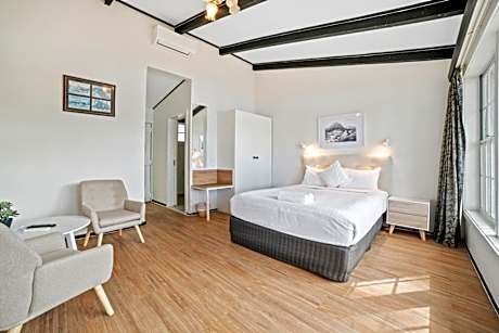 Queen Room with Garden View