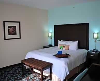 Hampton Inn & Suites Nashville at Opryland