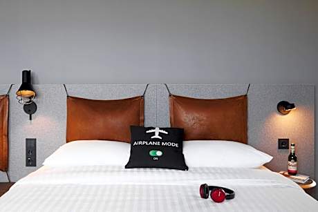 Moxy Sleeper, Guest room, 1 Queen