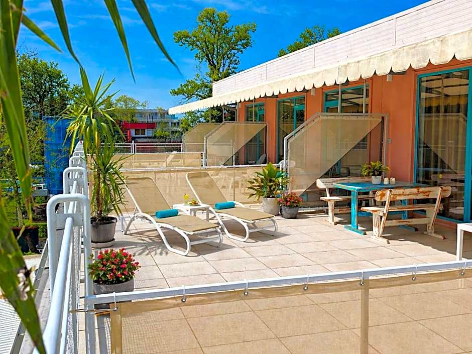 Largo Beach Hotel