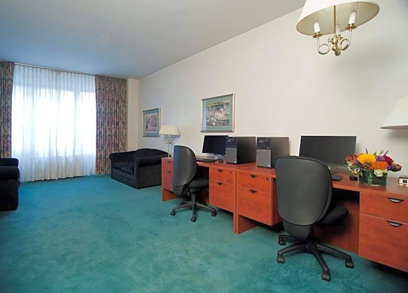 Murray Hill East Suites