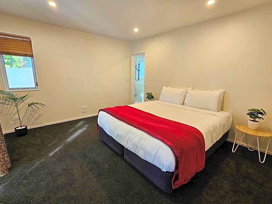 Azena Suites & Apartment
