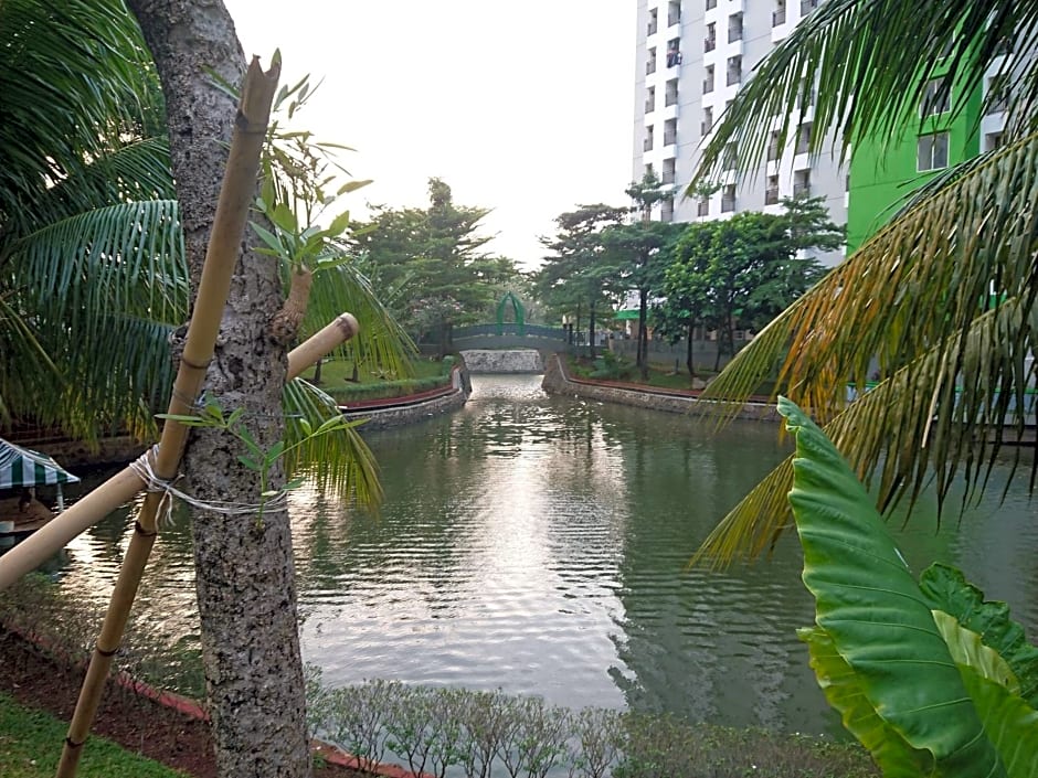 Apartment Green Lake View Ciputat by Celebrity Room