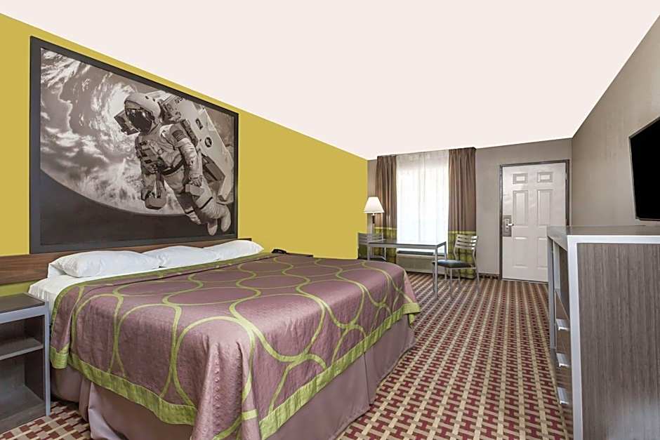 Super 8 by Wyndham Houston/NASA/Webster Area