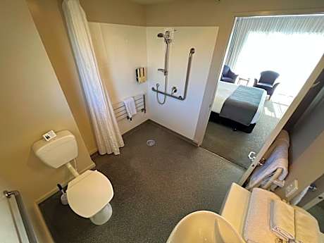 Standard Queen Suite - Accessible/Non-Smoking