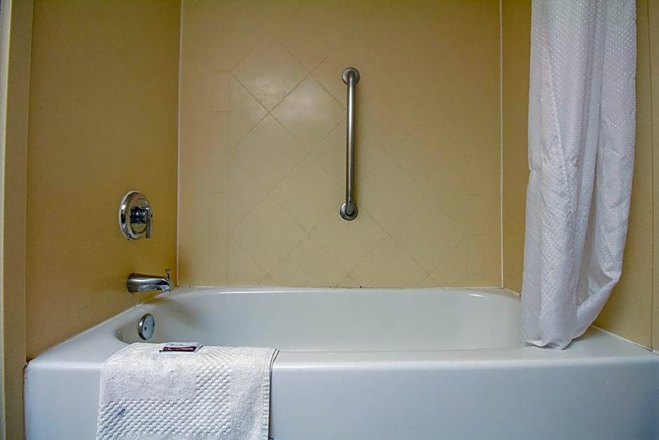 Tulsa Square Hotel Central, I-44 By OYO