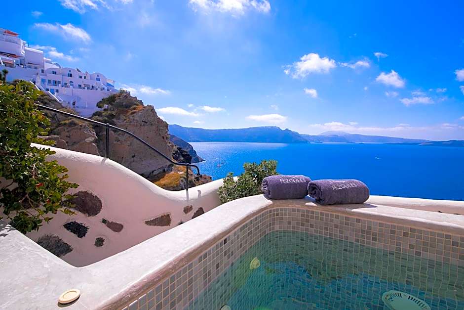 Pezoules of Oia