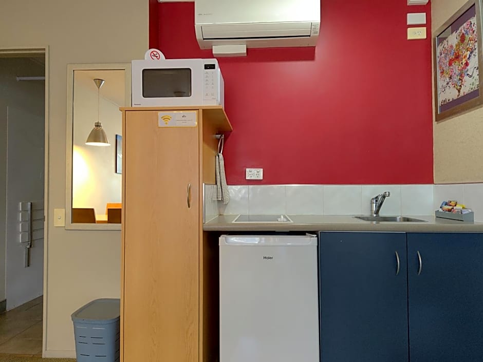 Landmark Manor Motel