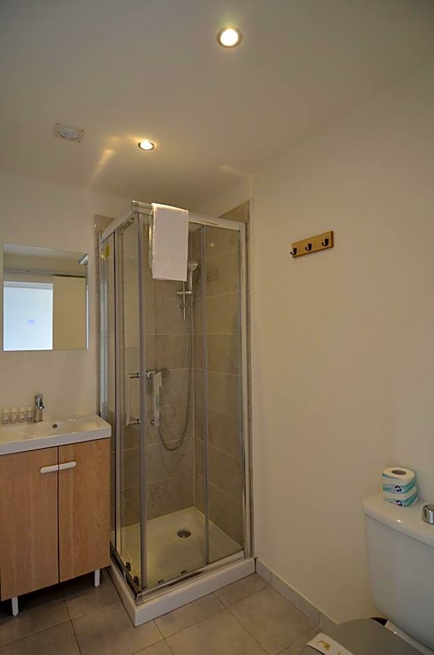 STUDIO CASSIN - next to tramway line 2 near airport