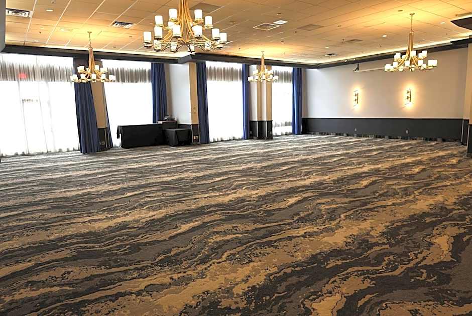 Travelodge Hotel & Convention Center by Wyndham Quebec City
