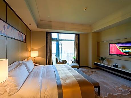 Queen Room with Garden View