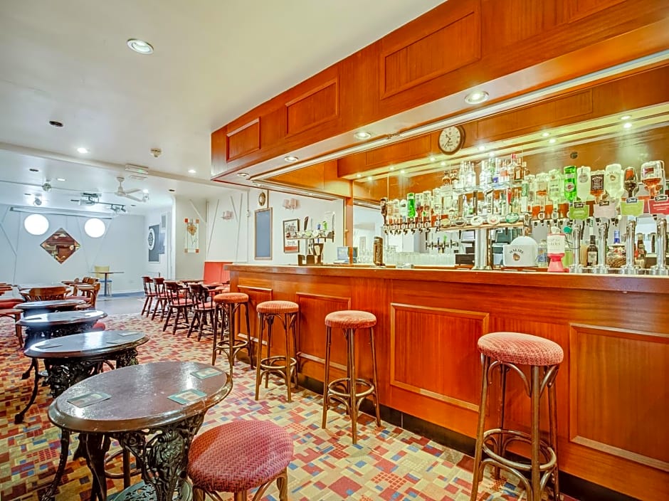 OYO Godolphin Arms Hotel