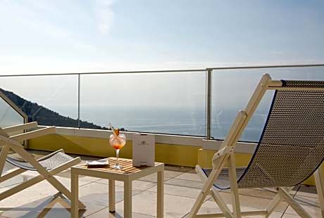 Standard Twin Room with Sea View