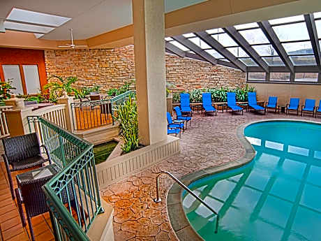 Executive Large Guest Rm, Club lounge access, Guest room, 1 King, Sofa bed, Corner room