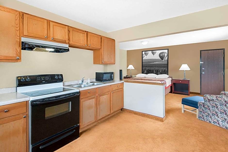 Super 8 by Wyndham Marshalltown