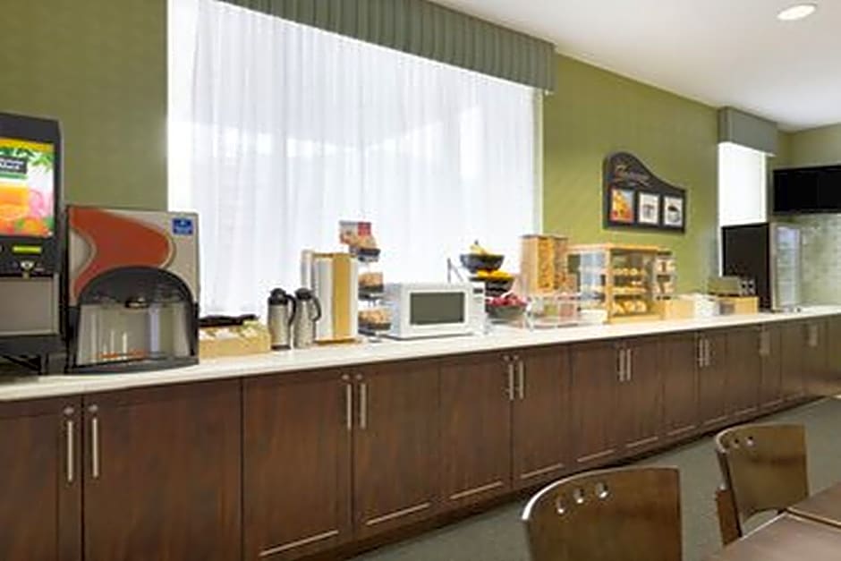 Days Inn by Wyndham Toronto East Beaches