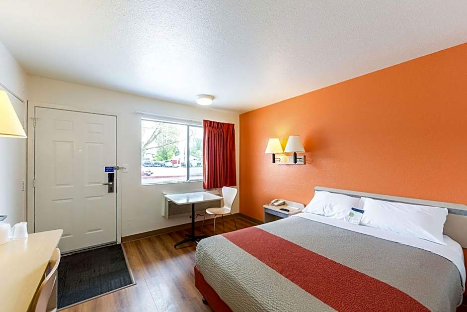 Motel 6-Klamath Falls, OR