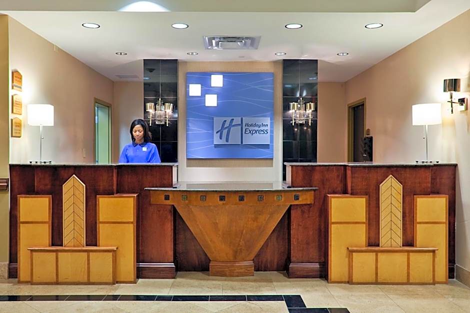 Holiday Inn Express Hotel & Suites Birmingham - Inverness 280 By IHG