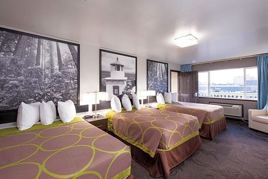 Super 8 by Wyndham Eureka