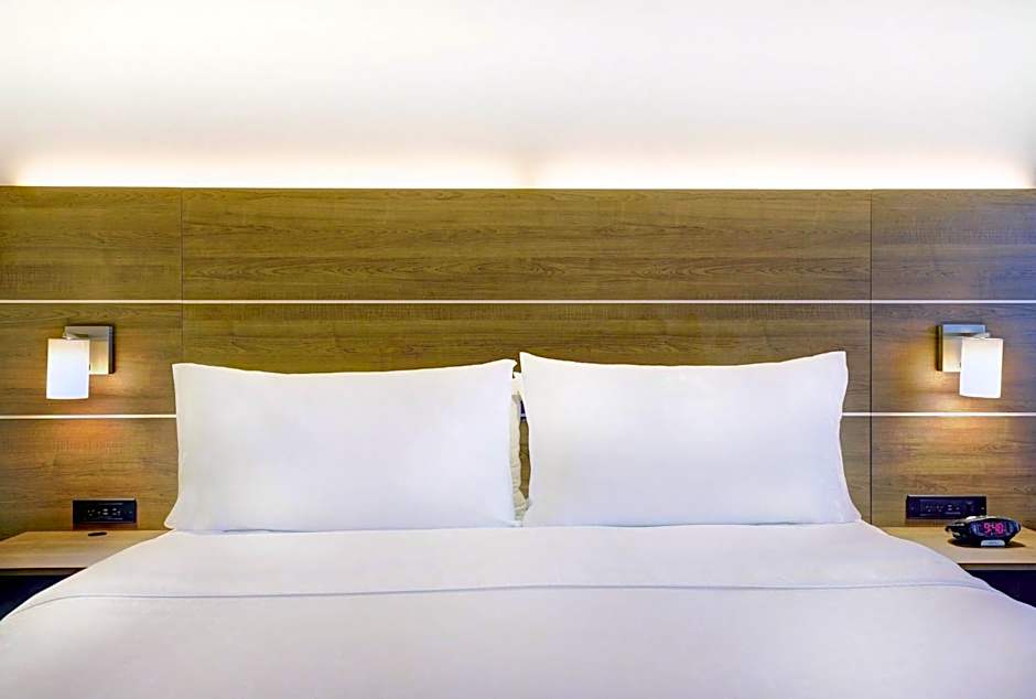 Holiday Inn Express Whitby Oshawa By IHG