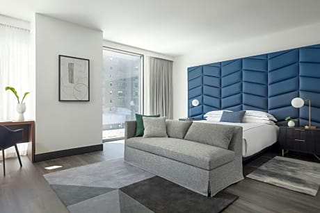 King Suite with Soaking Tub