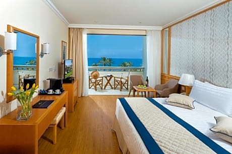  Superior Room with Sea View (2 Adults + 1 Child) 