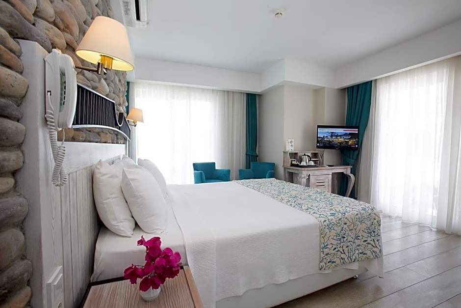 Dedeminn Marina Hotel