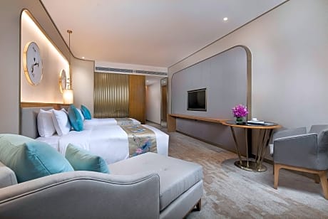 1 King Bed Business Room Smoking