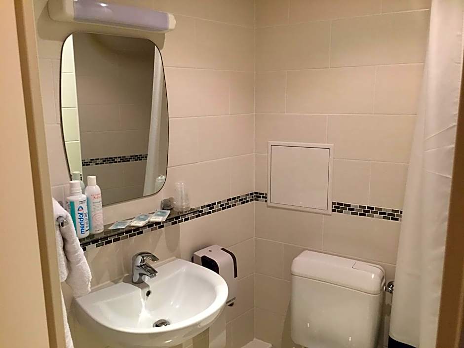 Hôtel De La Perdrix Rouge