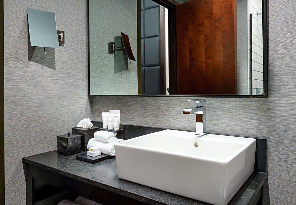 Joinery Hotel Pittsburgh, Curio Collection by Hilton
