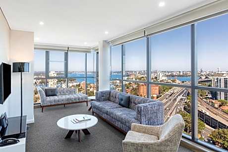 One-Bedroom Corner Harbor View